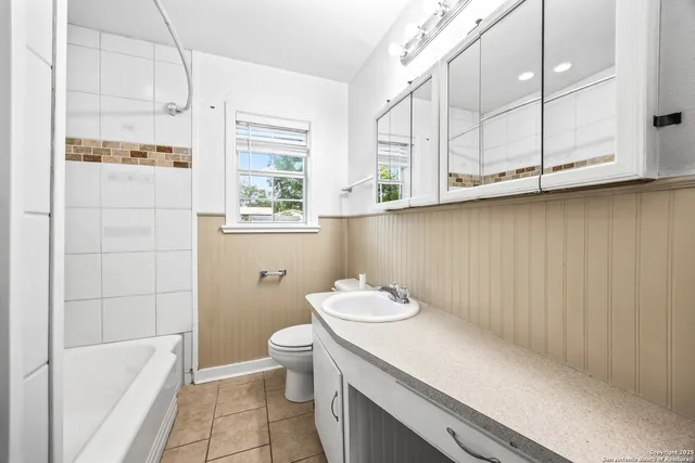 $1,475 | 1211 C Street, Floresville, TX 78114