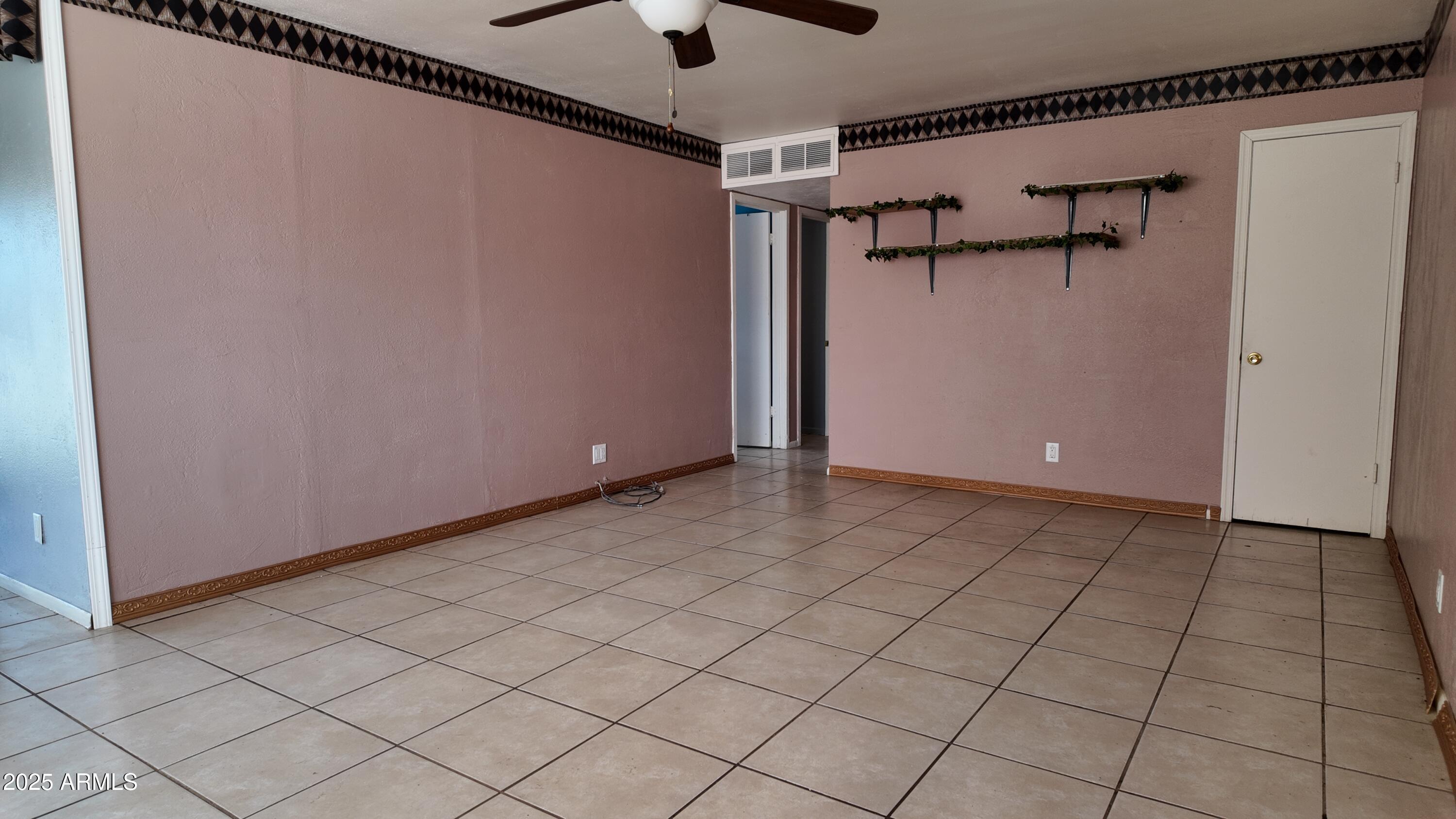 336 Greenwich Road Kearny, AZ 85137 - Photo 11 of 37 a view of an empty room
