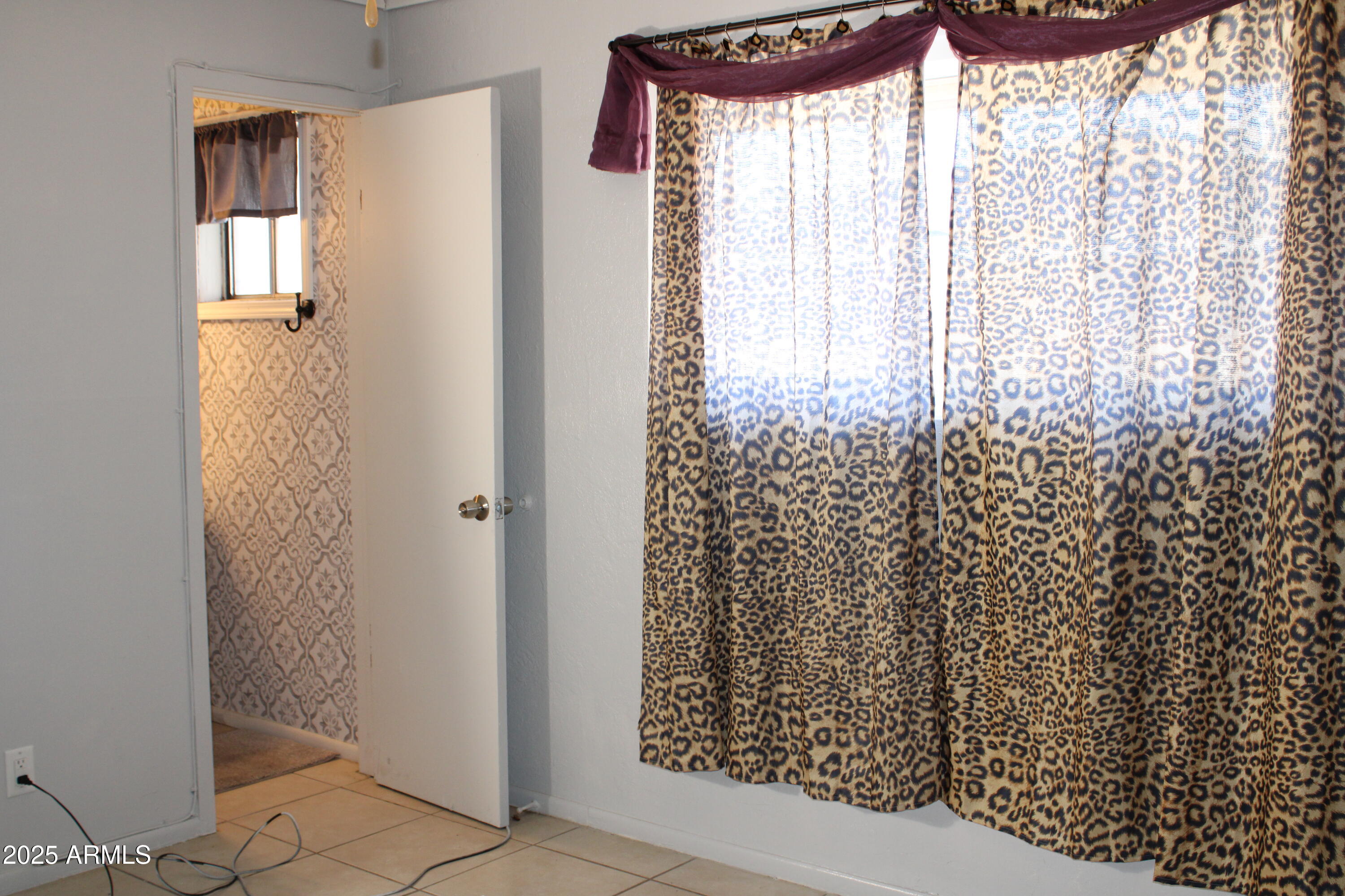 336 Greenwich Road Kearny, AZ 85137 - Photo 19 of 37 a bathroom with a shower curtain