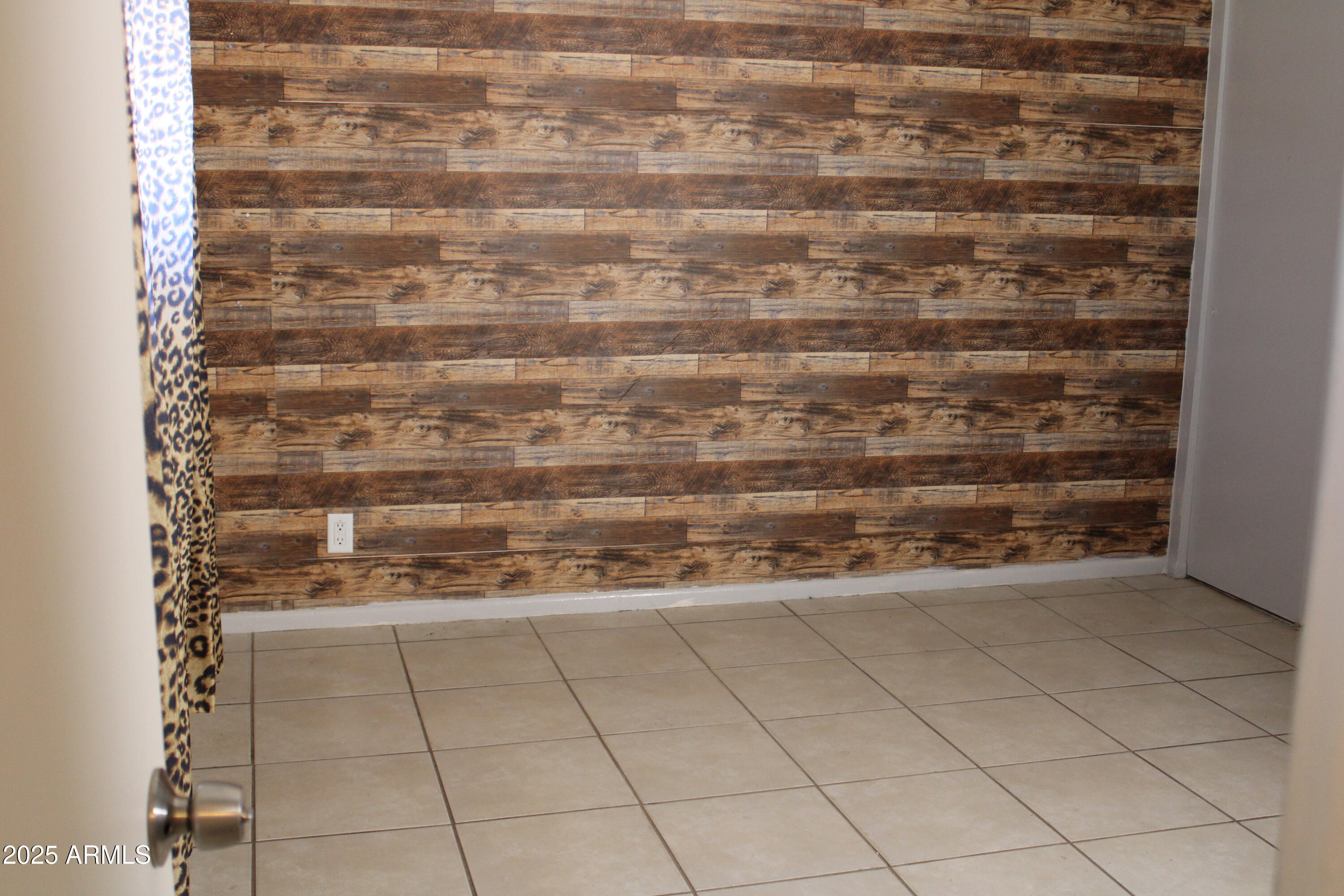 336 Greenwich Road Kearny, AZ 85137 - Photo 20 of 37 a view of a wooden door