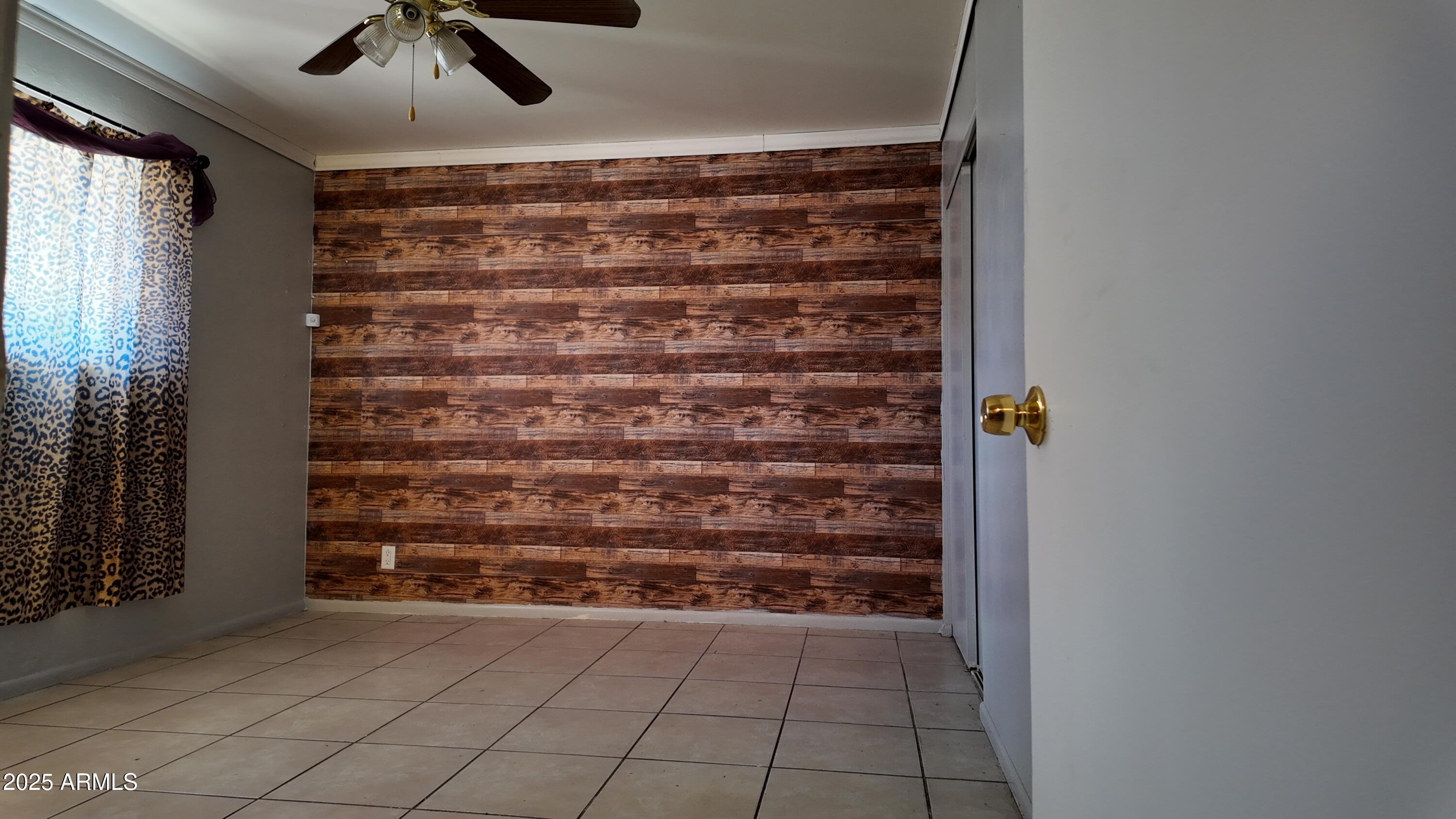 336 Greenwich Road Kearny, AZ 85137 - Photo 21 of 37 a view of walk in closet with empty racks