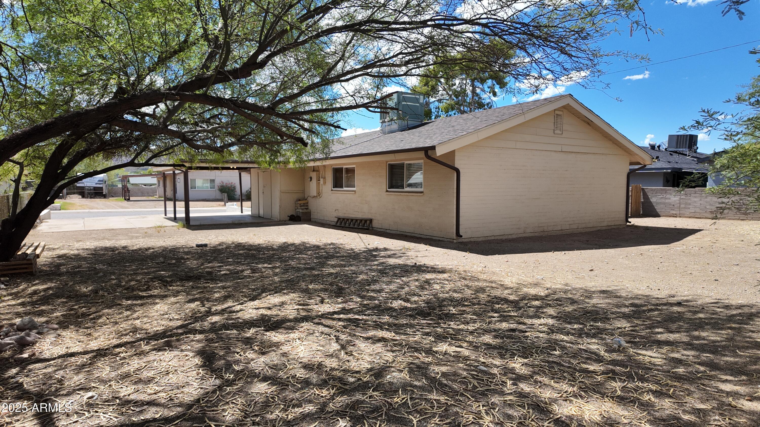 336 Greenwich Road Kearny, AZ 85137 - Photo 28 of 37 a backyard of a house