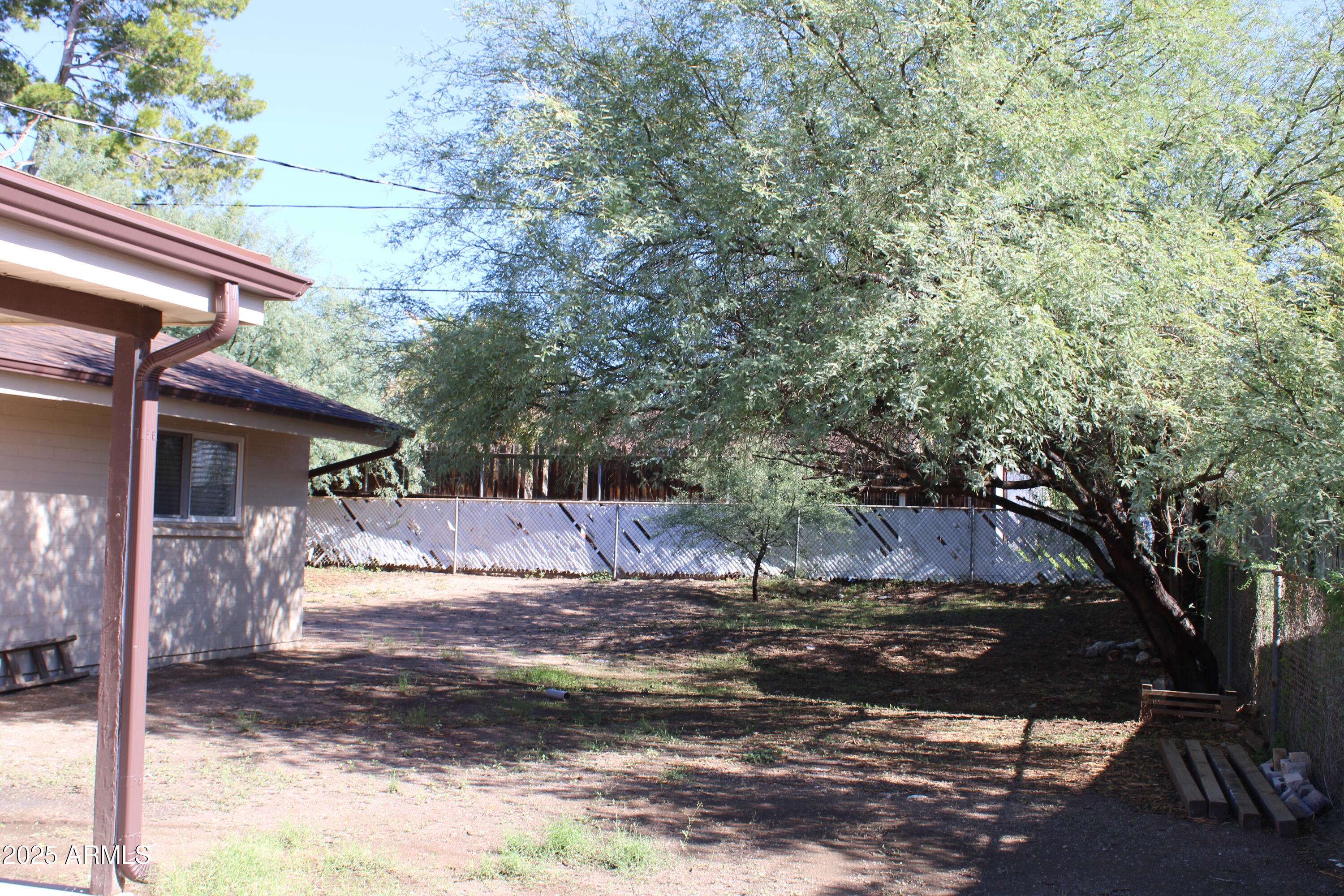 336 Greenwich Road Kearny, AZ 85137 - Photo 29 of 37 a view of a house with a tree