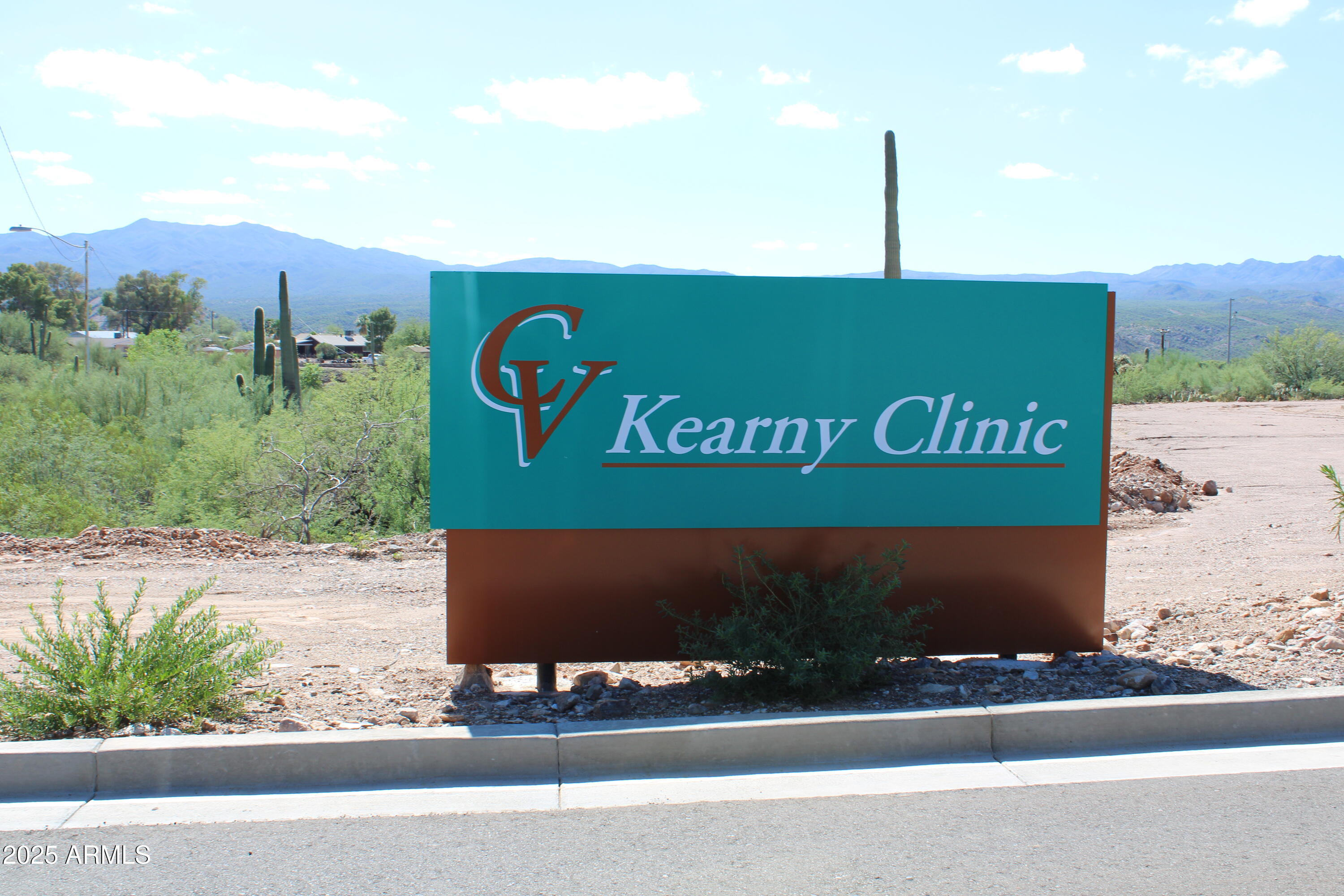336 Greenwich Road Kearny, AZ 85137 - Photo 32 of 37 a sign board with a street sign on a road