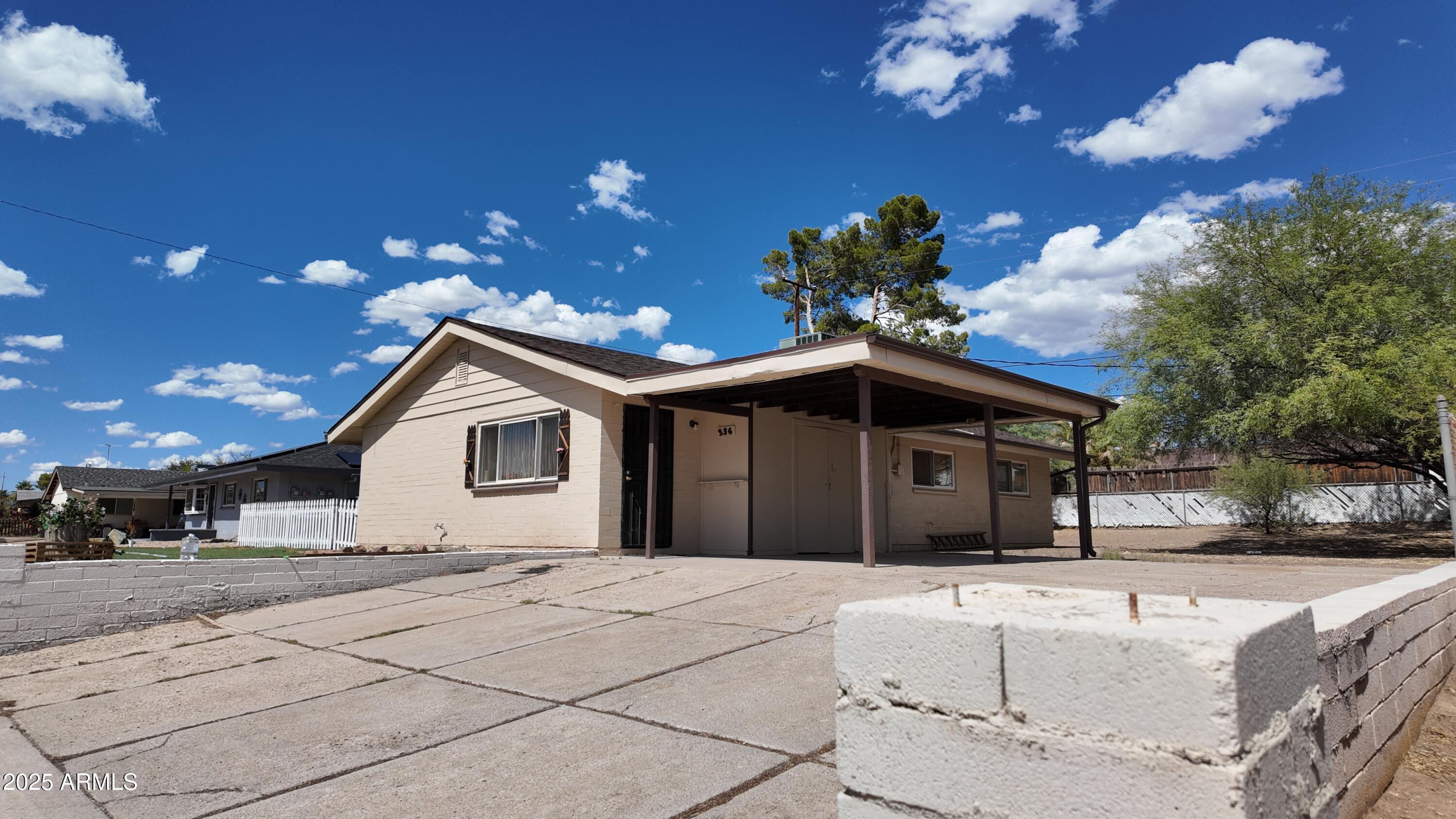 336 Greenwich Road Kearny, AZ 85137 - Photo 4 of 37 a view of a house with a snow in the yard