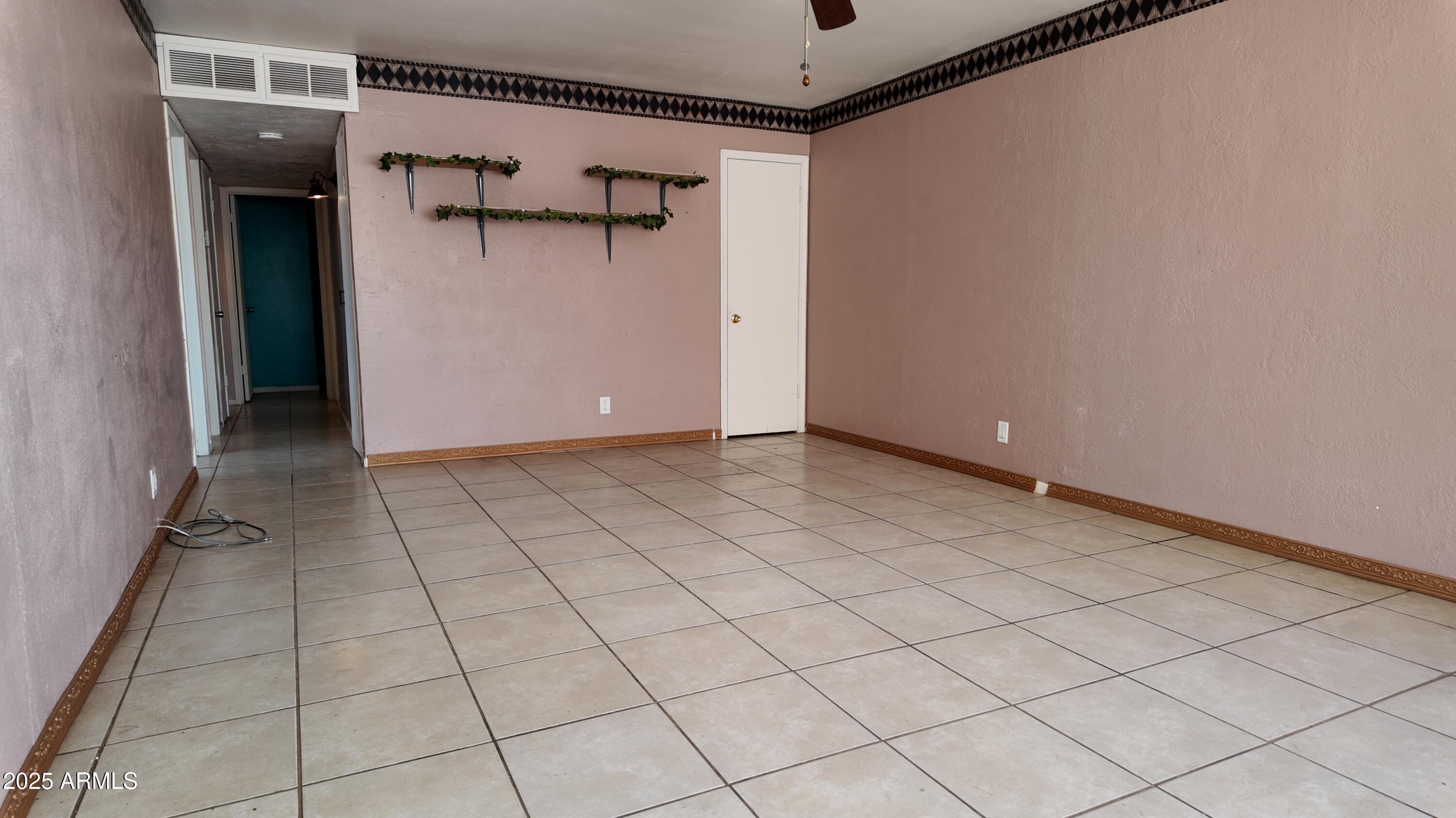 336 Greenwich Road Kearny, AZ 85137 - Photo 10 of 37 a view of an empty room