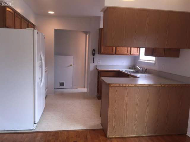 12486 Linden Road Linden, MI 48451 - Photo 4 of 9 20459056-3.JPG