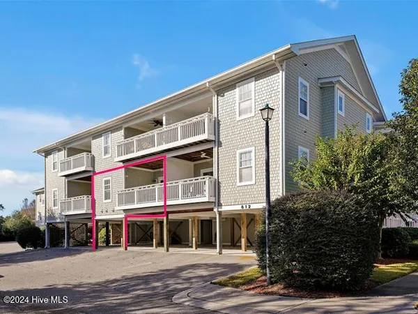 $2,300 | 612 West Brown Street, Unit B, Southport, NC 28461
