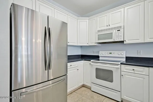 $2,300 | 612 West Brown Street, Unit B, Southport, NC 28461