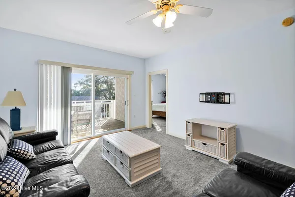 $2,300 | 612 West Brown Street, Unit B, Southport, NC 28461