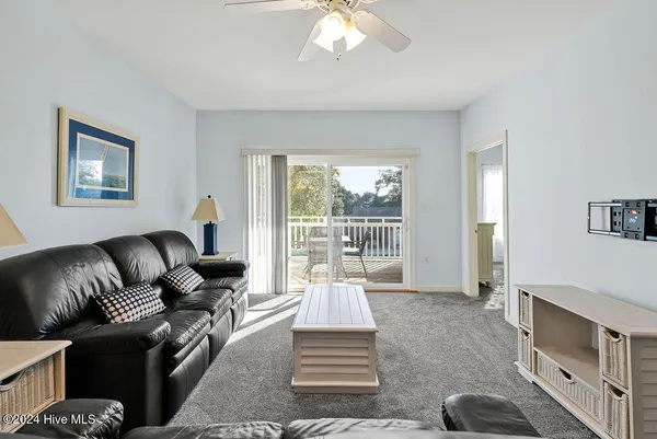 $2,300 | 612 West Brown Street, Unit B, Southport, NC 28461