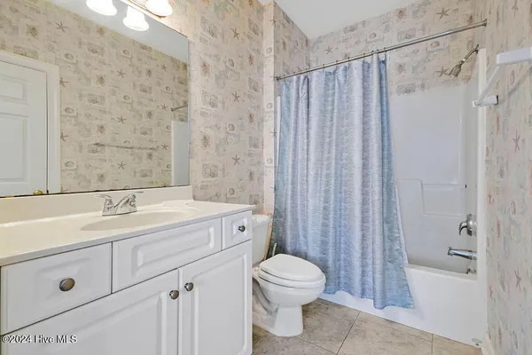 $2,300 | 612 West Brown Street, Unit B, Southport, NC 28461