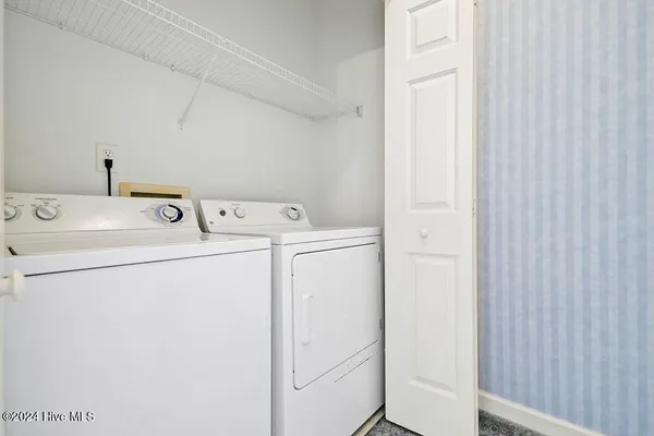 $2,300 | 612 West Brown Street, Unit B, Southport, NC 28461