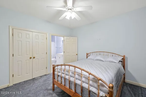 $2,300 | 612 West Brown Street, Unit B, Southport, NC 28461