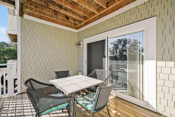 $2,300 | 612 West Brown Street, Unit B, Southport, NC 28461