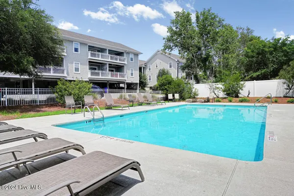 $2,300 | 612 West Brown Street, Unit B, Southport, NC 28461