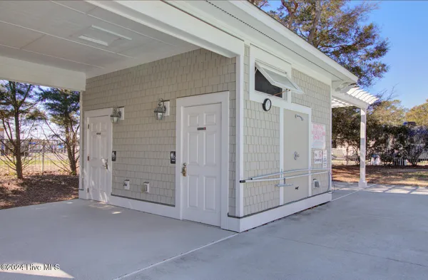 $2,300 | 612 West Brown Street, Unit B, Southport, NC 28461