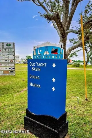 $2,300 | 612 West Brown Street, Unit B, Southport, NC 28461