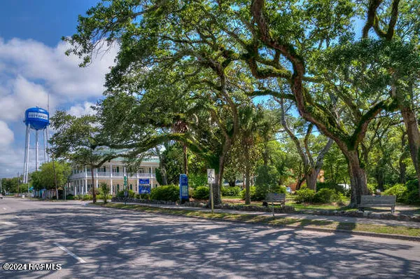 $2,300 | 612 West Brown Street, Unit B, Southport, NC 28461