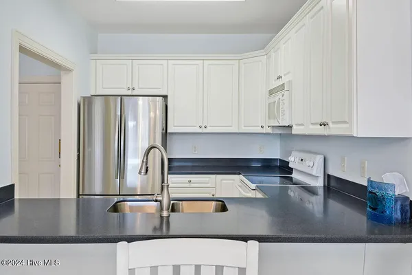 $2,300 | 612 West Brown Street, Unit B, Southport, NC 28461