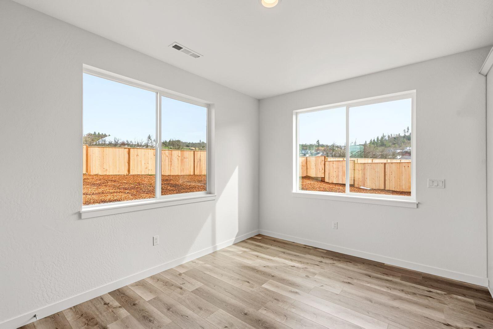 1159 Pumpkin Ridge, Unit 323 Eagle Point, OR 97524 - Photo 13 of 37