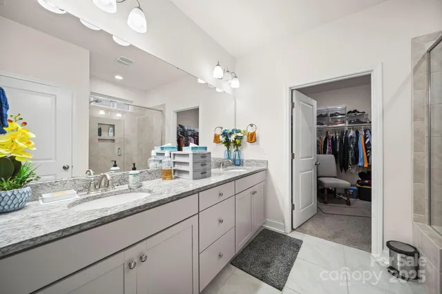 a en suite bathroom with double sink and a mirror