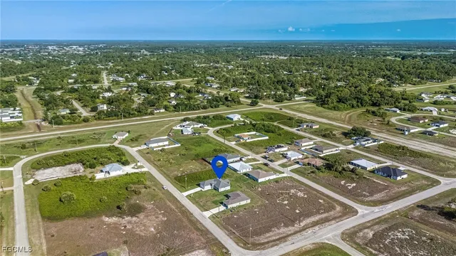 a picture of a wall with a white wall