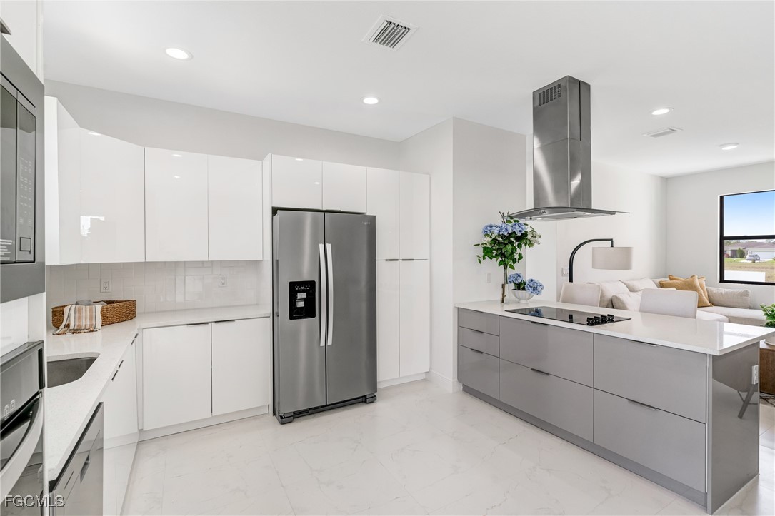 9018 West Castle Circle LaBelle, FL 33935 - Photo 7 of 27 a kitchen with refrigerator and cabinets