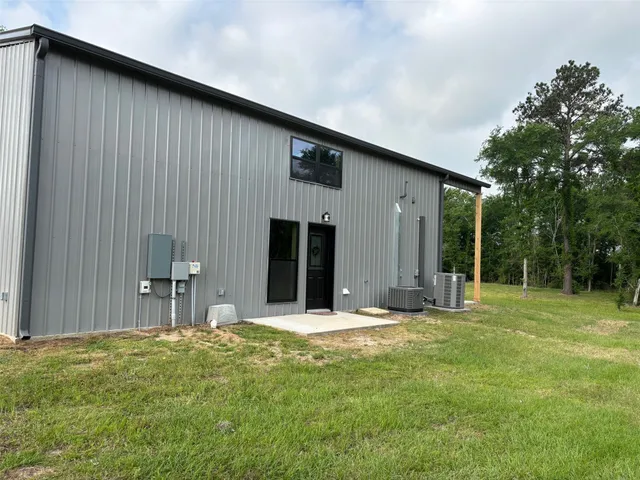 a view of a house with backyard and porch