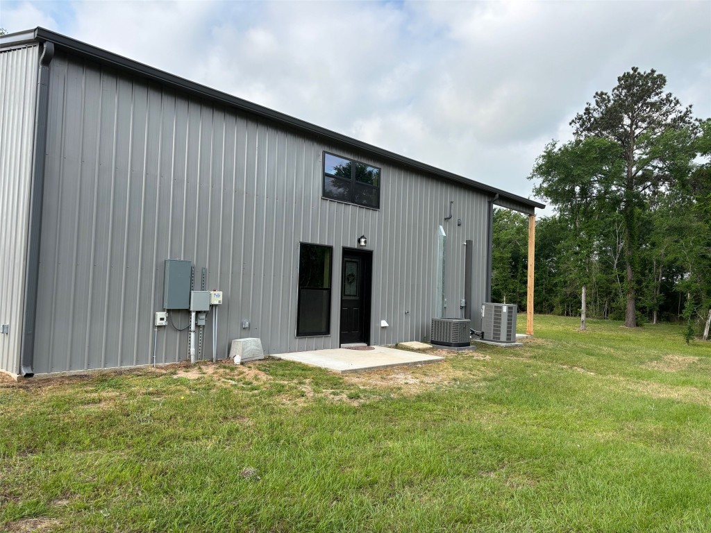 207 George Wilson Road Huntsville, TX 77320 - Photo 6 of 26 a view of a house with backyard and porch
