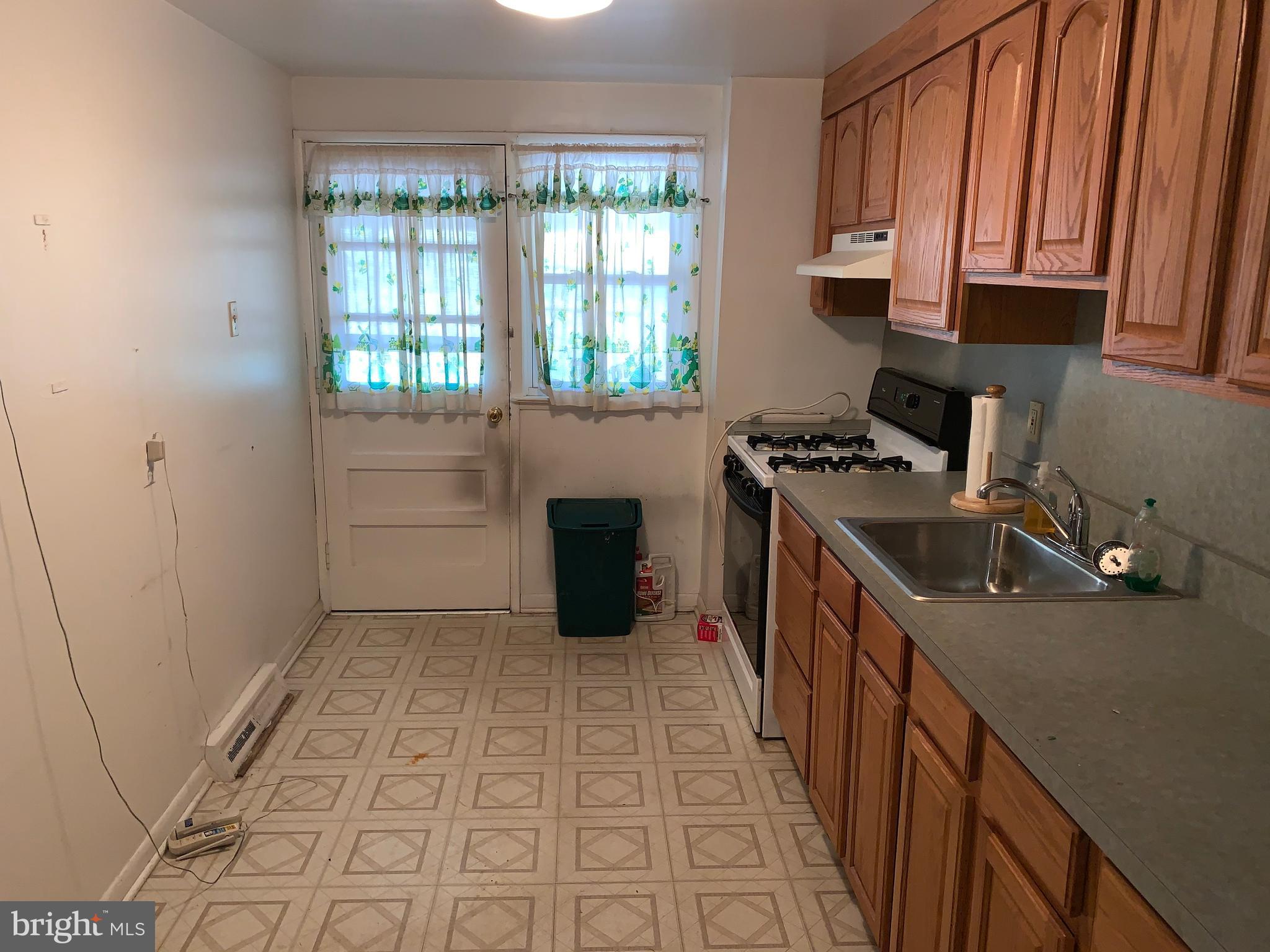 5523 Whitby Road Baltimore, MD 21206 - Photo 3 of 16 KITCHEN