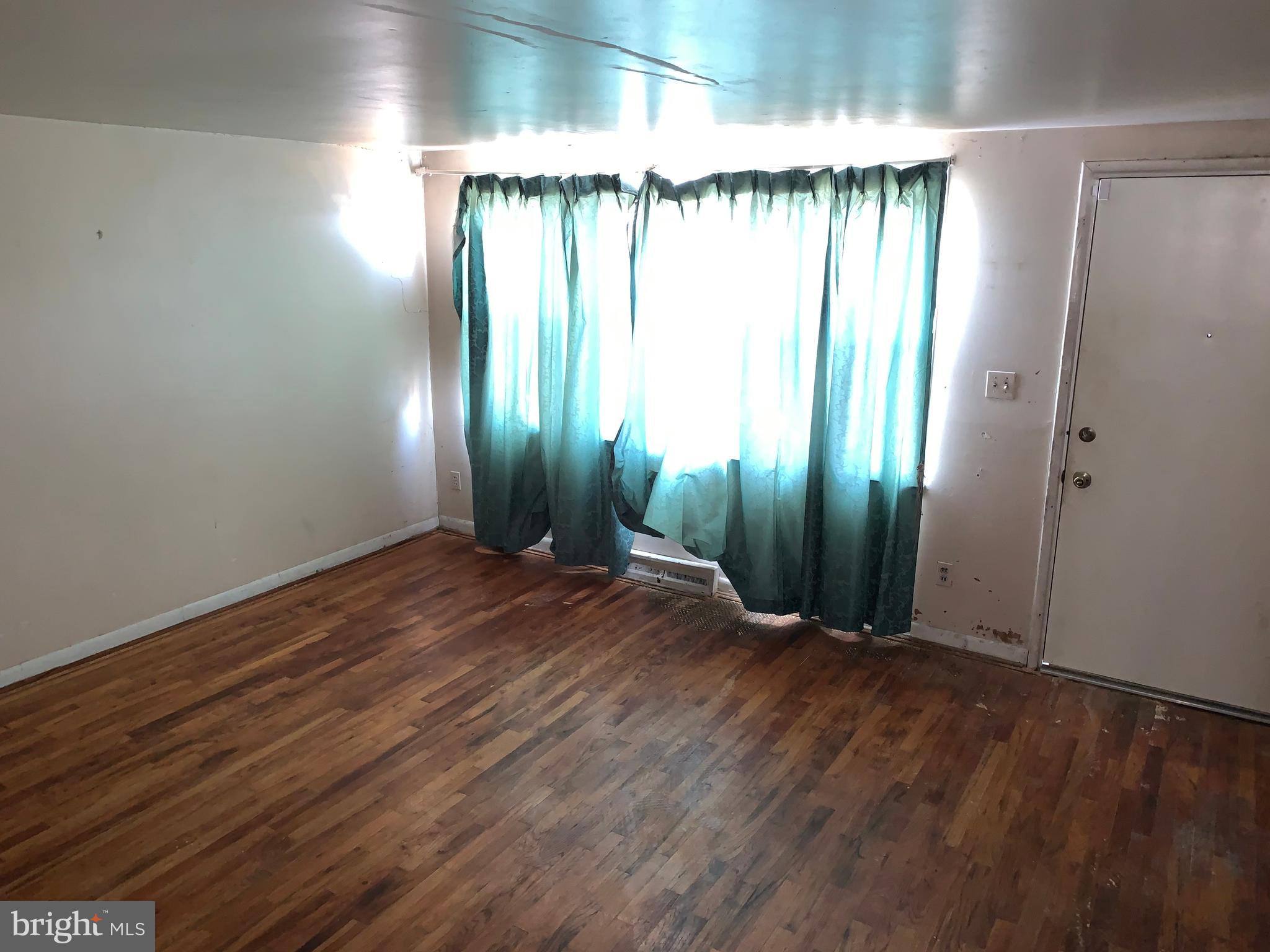 5523 Whitby Road Baltimore, MD 21206 - Photo 5 of 16 LIVING ROOM