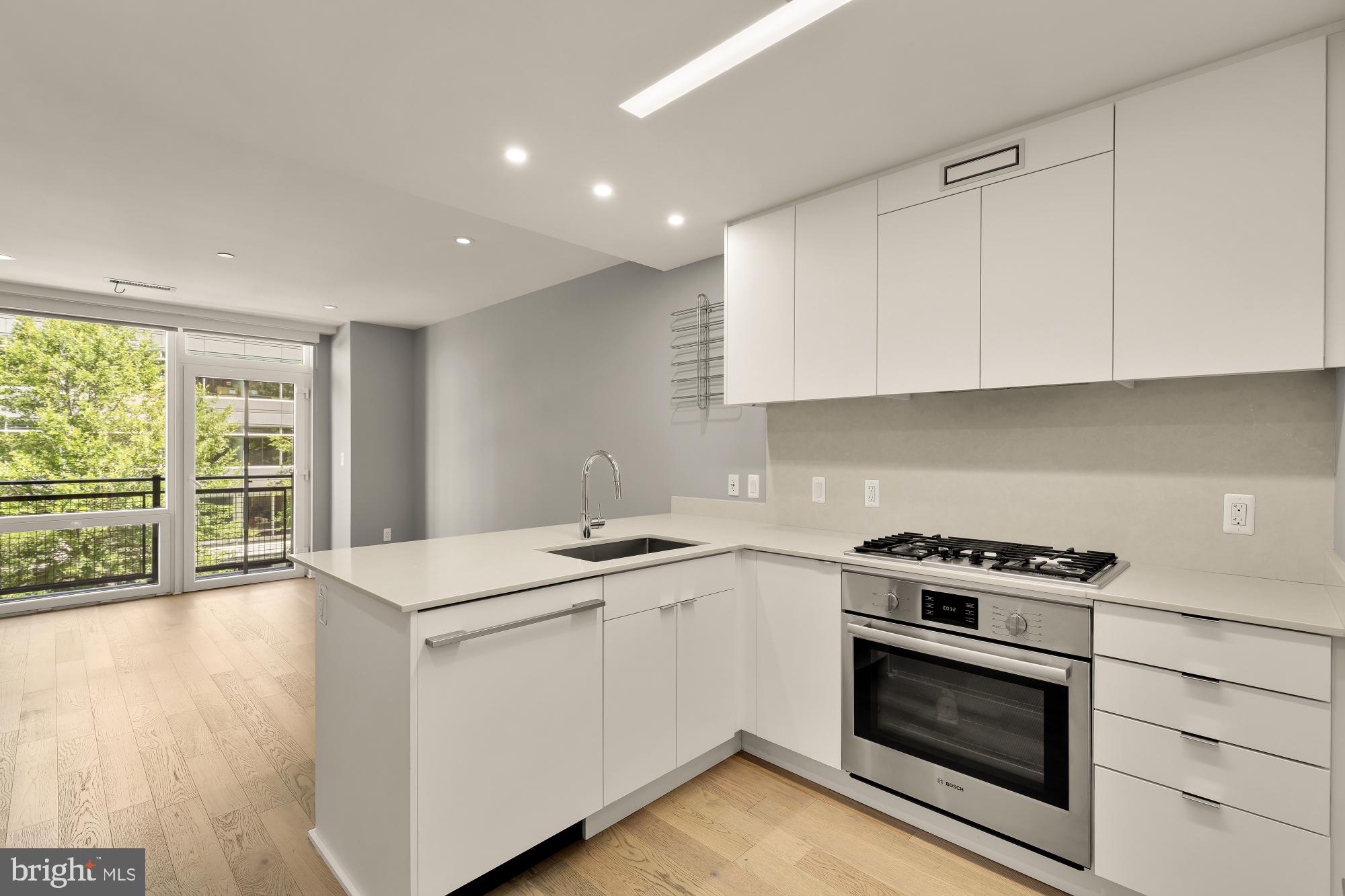 37 L Street Southeast, Unit 301 Washington, DC 20003 - Photo 7 of 37