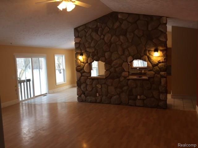 6084 Faussett Road Howell, MI 48855 - Photo 4 of 13 great room.jpg
