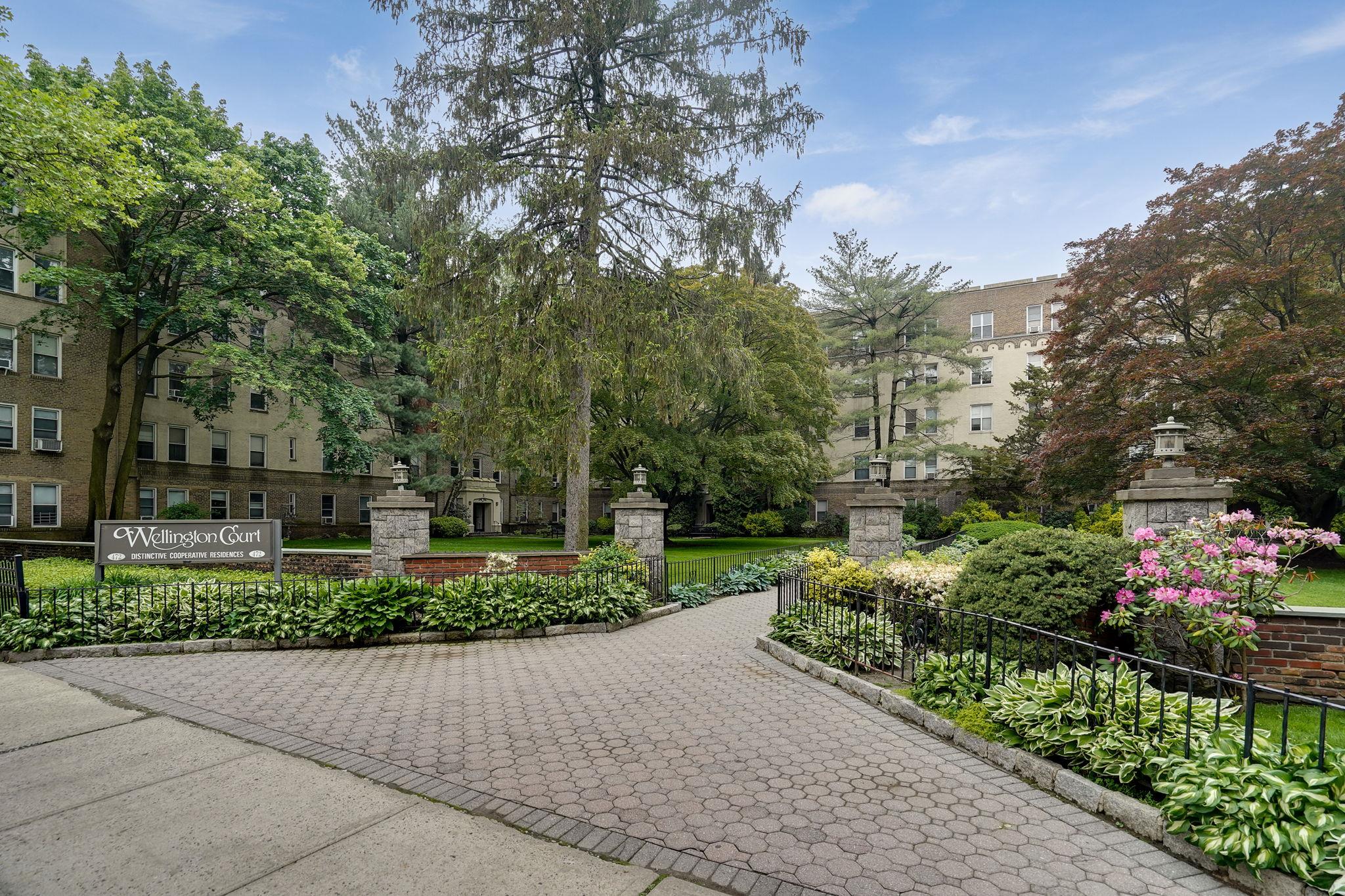 472 Gramatan Avenue, Unit CC3 Mount Vernon, NY 10552 - Photo 21 of 25 a view of a garden with a pathway
