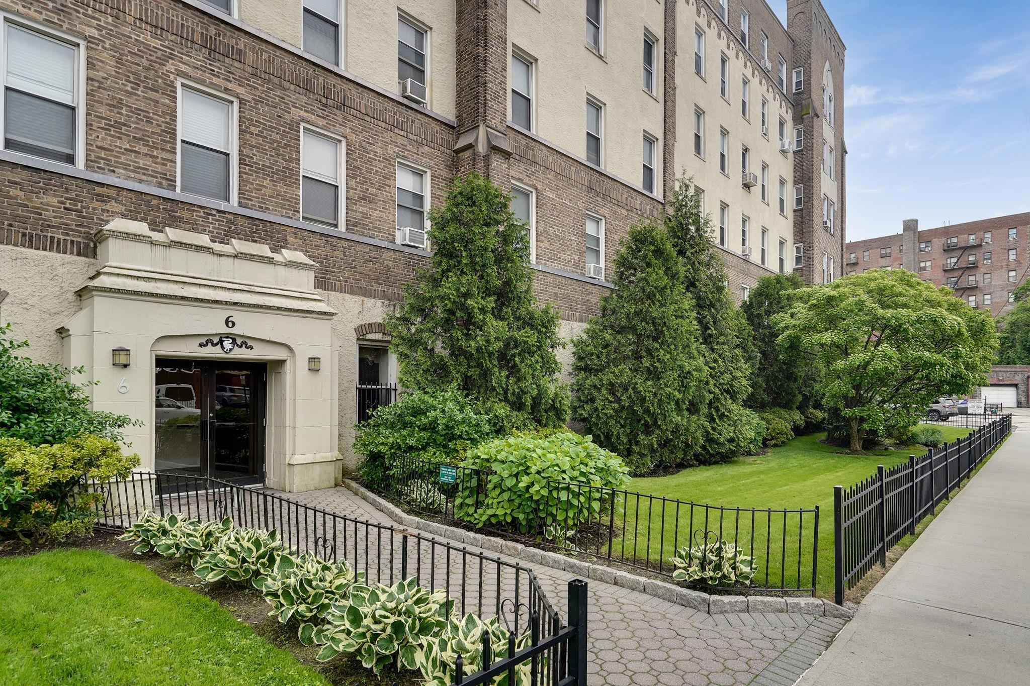 472 Gramatan Avenue, Unit CC3 Mount Vernon, NY 10552 - Photo 23 of 25 a view of a house with a yard and plants