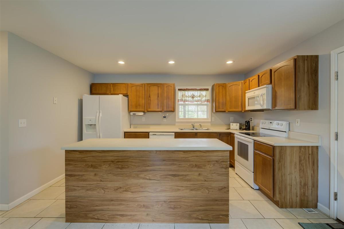 4827 East Emory Road Knoxville, TN 37938 - Photo 12 of 20 08-4827-E-Emory-Rd-Knoxville-TN-8
