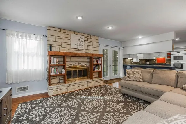 $300,000 | 1303 Northeast 77th Street, Gladstone, MO 64118