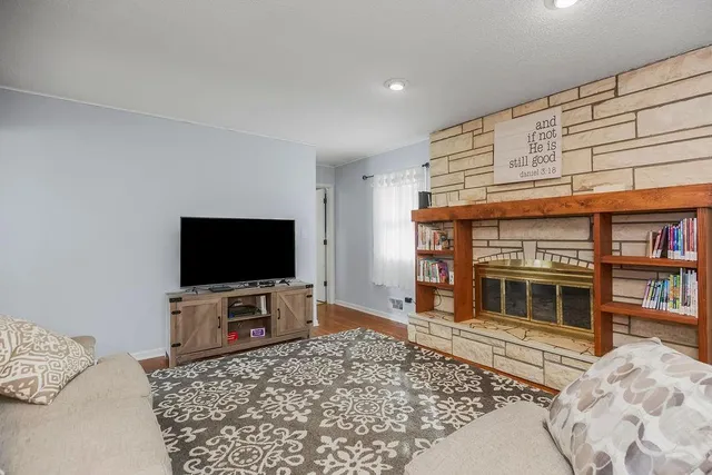 $300,000 | 1303 Northeast 77th Street, Gladstone, MO 64118