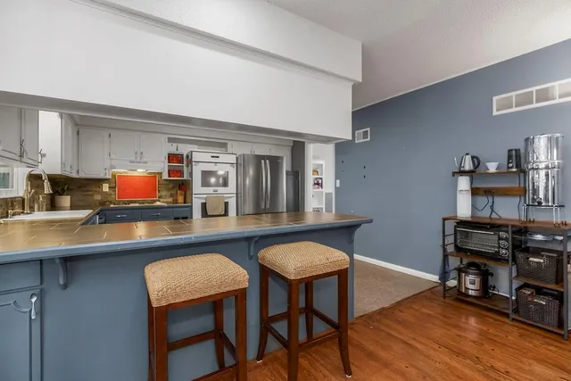 $300,000 | 1303 Northeast 77th Street, Gladstone, MO 64118