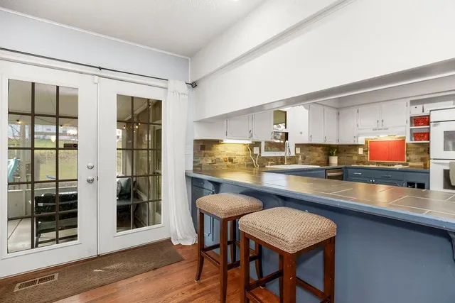 $300,000 | 1303 Northeast 77th Street, Gladstone, MO 64118