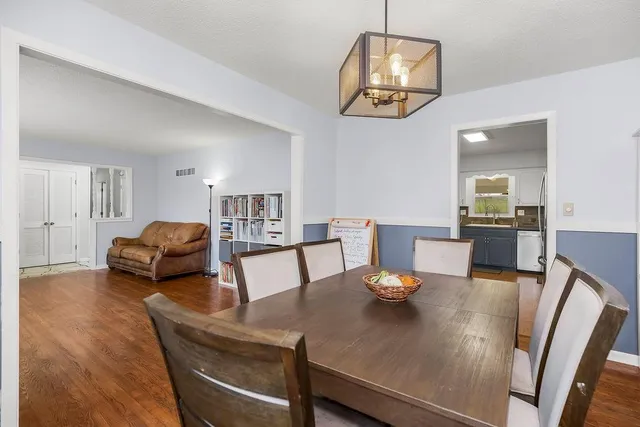 $300,000 | 1303 Northeast 77th Street, Gladstone, MO 64118