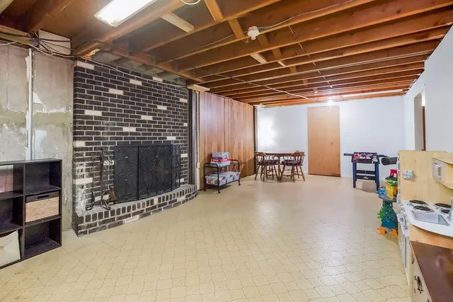 $300,000 | 1303 Northeast 77th Street, Gladstone, MO 64118