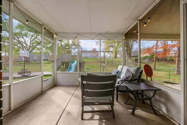 $300,000 | 1303 Northeast 77th Street, Gladstone, MO 64118