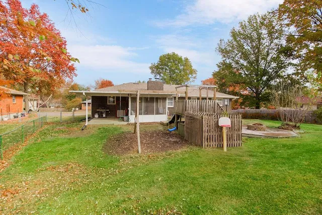 $300,000 | 1303 Northeast 77th Street, Gladstone, MO 64118