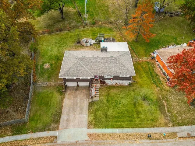 $300,000 | 1303 Northeast 77th Street, Gladstone, MO 64118