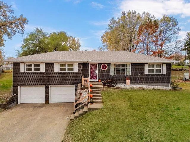 $300,000 | 1303 Northeast 77th Street, Gladstone, MO 64118