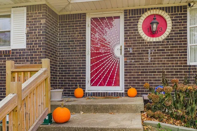 $300,000 | 1303 Northeast 77th Street, Gladstone, MO 64118