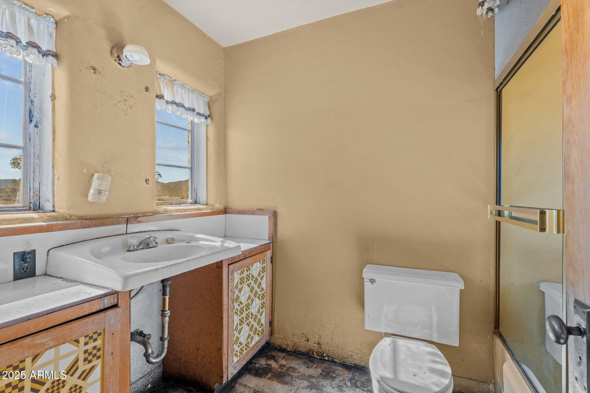 16057 Sickles Ranch Road Peeples Valley, AZ 86332 - Photo 21 of 40 a bathroom with a granite countertop toilet sink and mirror