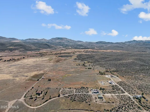 $460,000 | 16057 Sickles Ranch Road, Peeples Valley, AZ 86332